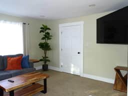 Comfortable Renovated 3 Bed Apartment
