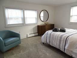 Cozy 3 Bed Apt in Quiet Neighborhood