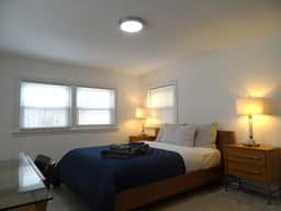 Cozy 3 Bed Apt in Quiet Neighborhood