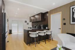 Luxury 3BD Short Walk to Airport