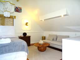 Spacious Luxury Home 5 Bed 3 Bath w/jacuzzi bath