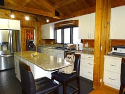 Beautiful Modern 4 BD Cabin 4km from Gillette