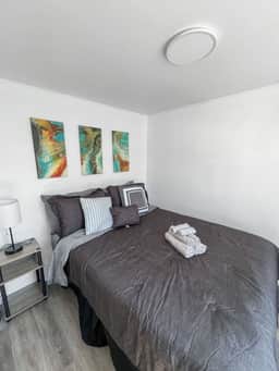 2BR Near Airport, public transit to downtown!