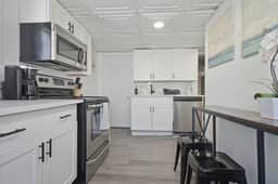 2BR Near Airport, public transit to downtown!