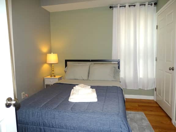 Beautiful 2 Bed Apt, Minutes from Encore