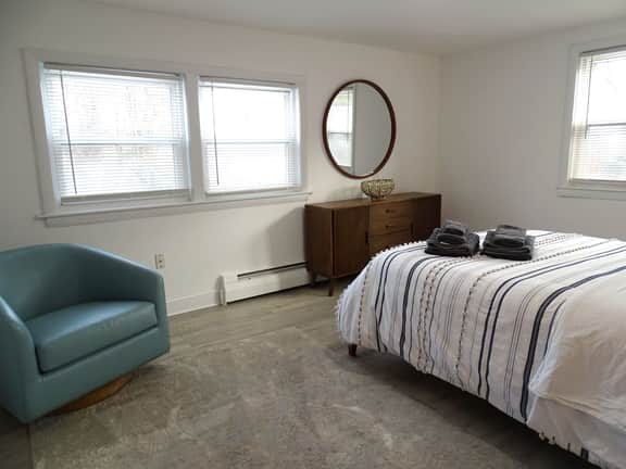 Cozy 3 Bed Apt in Quiet Neighborhood