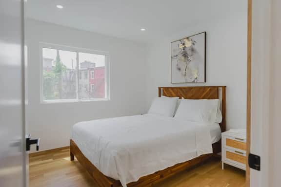 Lux 3BD Minutes Walk to Airport