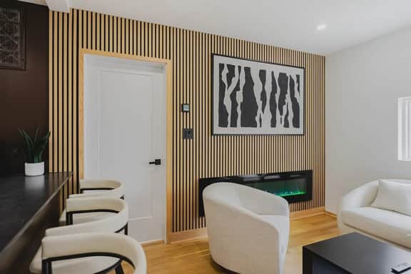 Luxury 3BD Short Walk to Airport