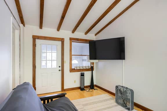 Spacious Two Bedroom Apartment 