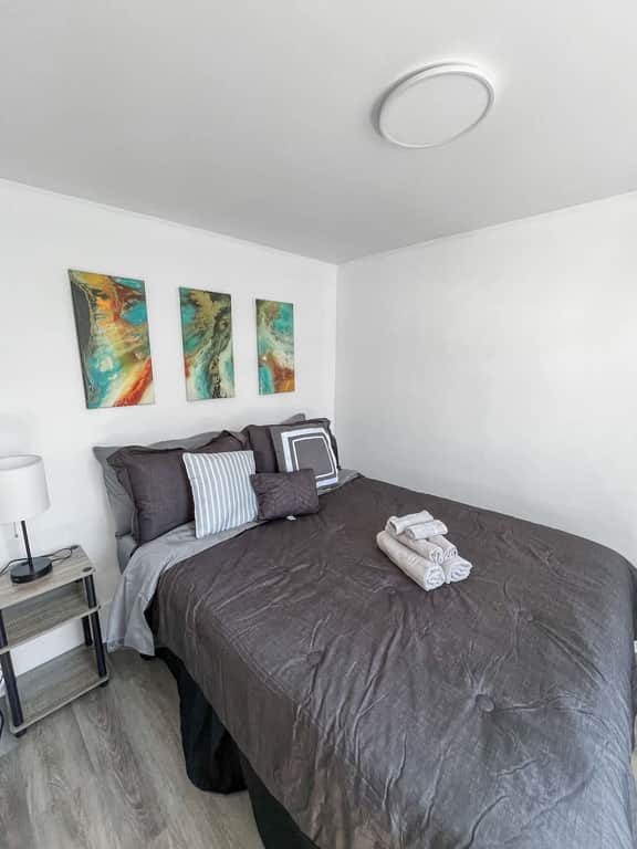 2BR Near Airport, public transit to downtown!