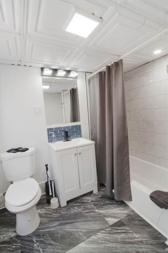 2BR Near Airport, public transit to downtown!