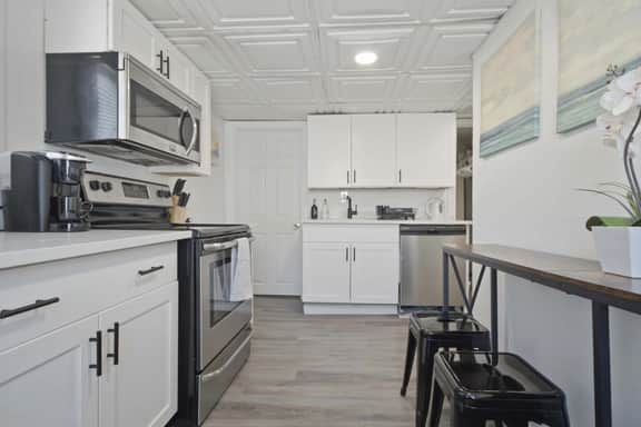 2BR Near Airport, public transit to downtown!