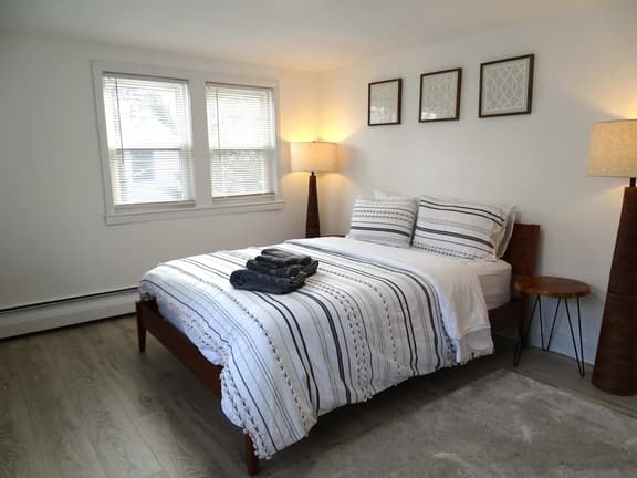 Cozy 3 Bed Apt in Quiet Neighborhood