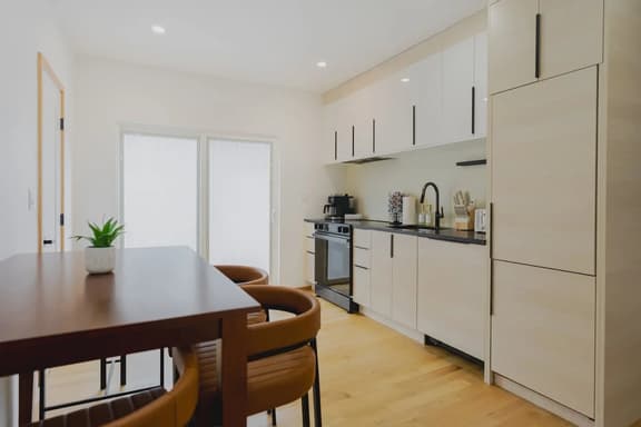 Lux 3BD Minutes Walk to Airport