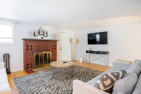 Spacious 4 bedroom home with large yard