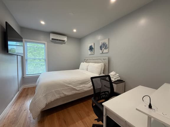 One Bedroom Steps from Clark University