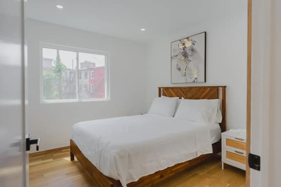 Stylish E Boston Room Quick Transit to Downtown